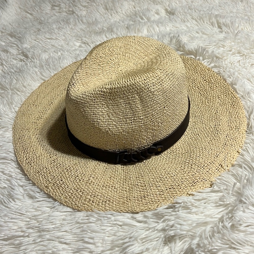 Lucky Brand 🍀 straw hat with brown leather band details NWOT